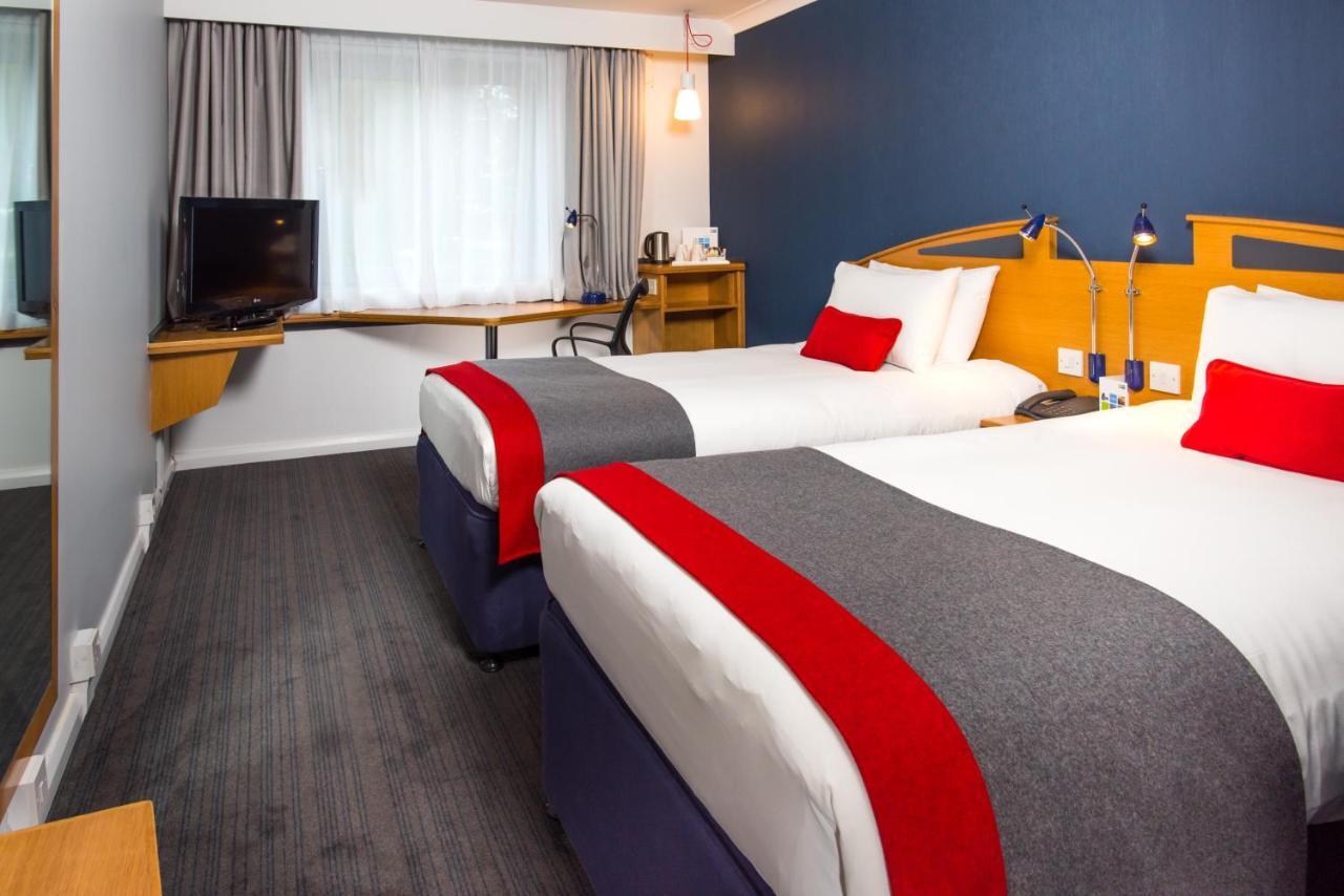 Holiday Inn Express East Midlands Airport By Ihg Castle Donington Buitenkant foto