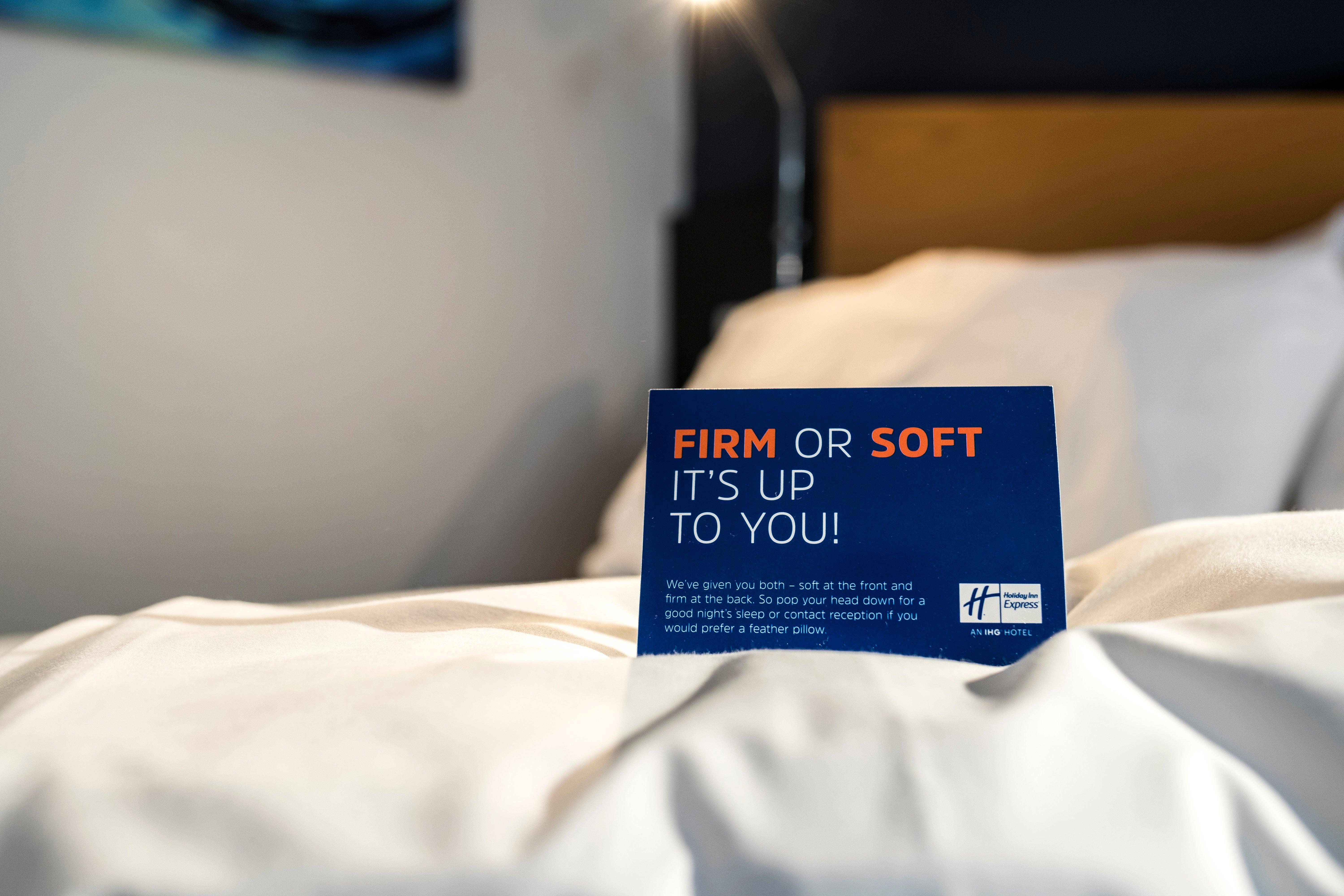 Holiday Inn Express East Midlands Airport By Ihg Castle Donington Buitenkant foto