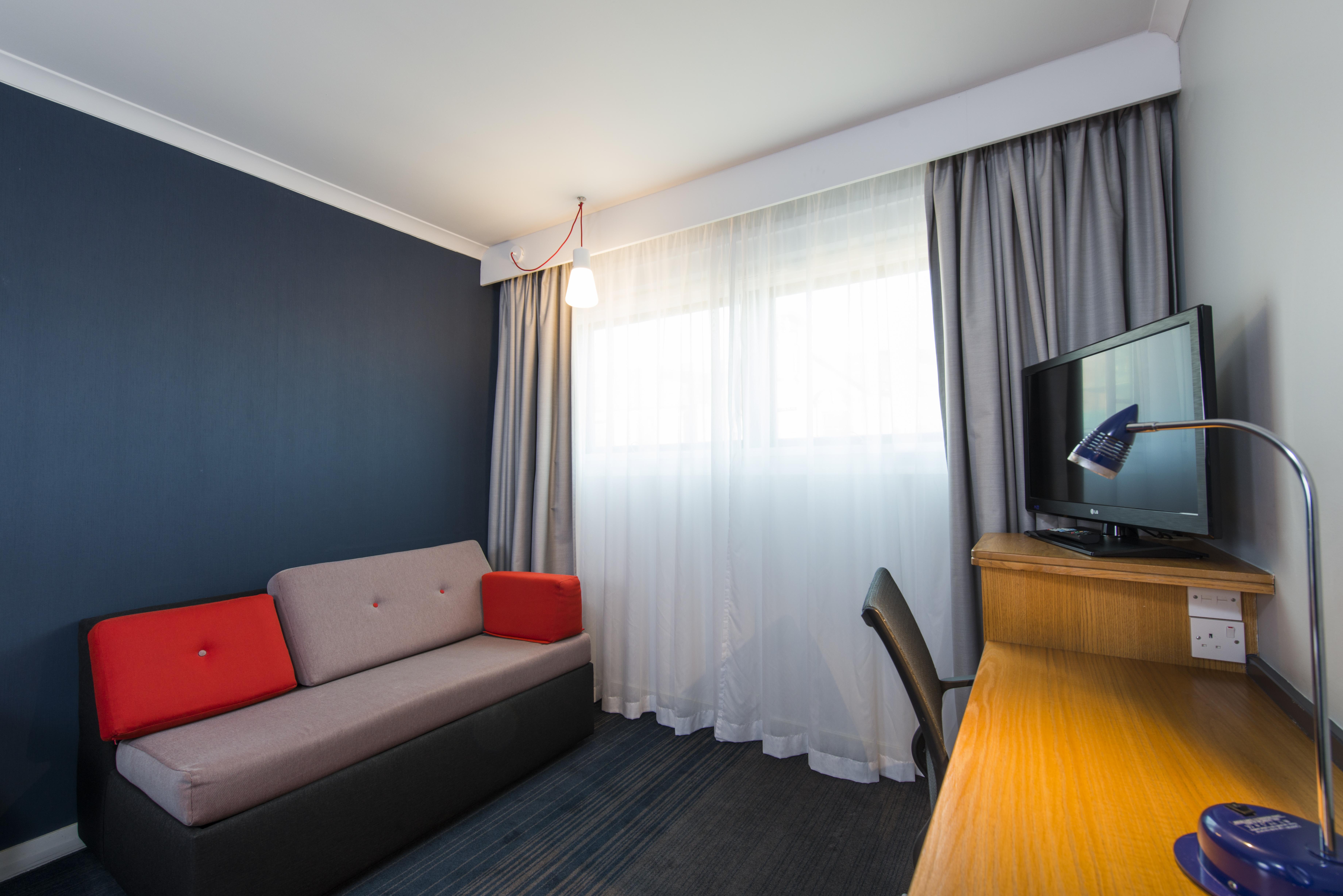 Holiday Inn Express East Midlands Airport By Ihg Castle Donington Buitenkant foto