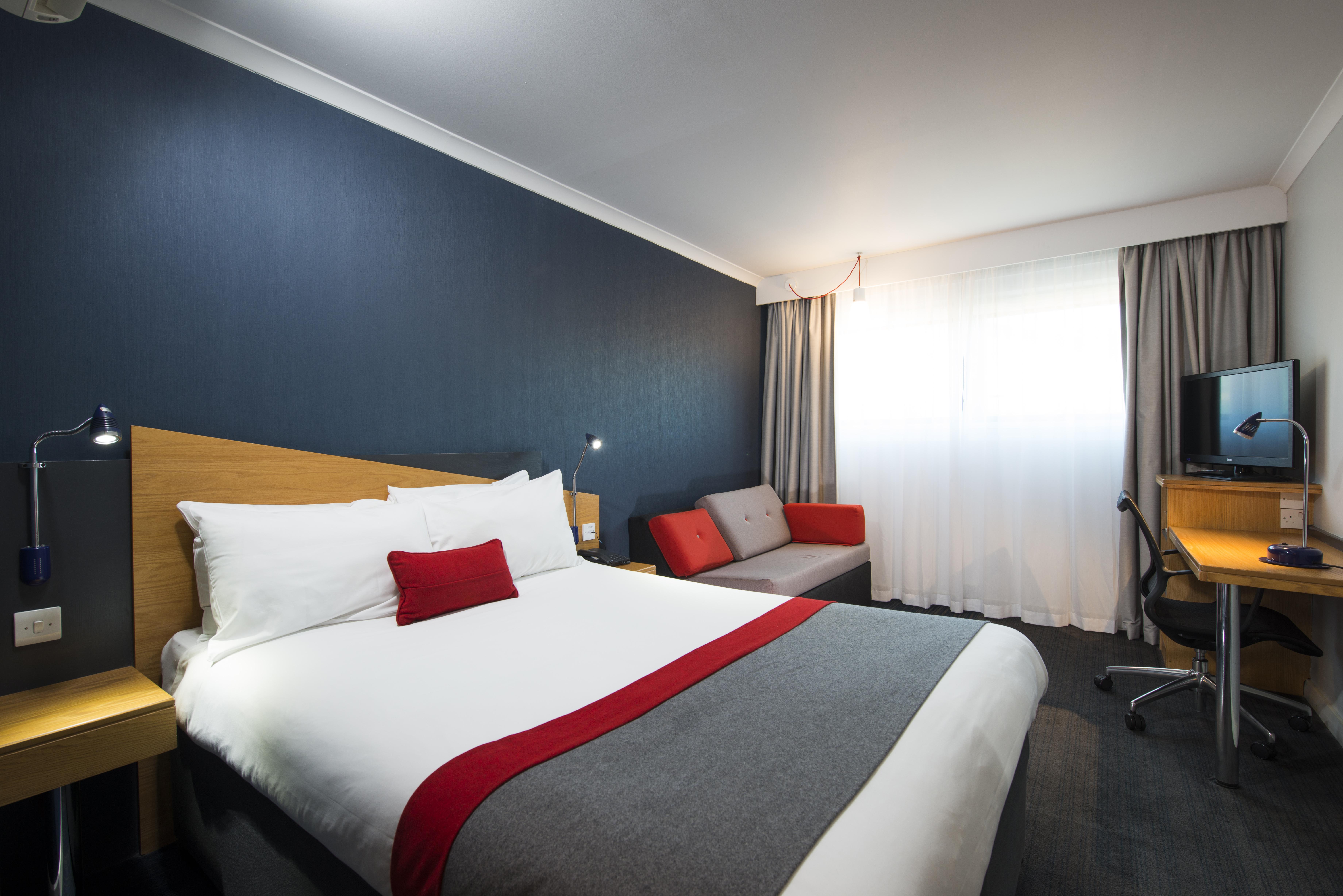 Holiday Inn Express East Midlands Airport By Ihg Castle Donington Buitenkant foto