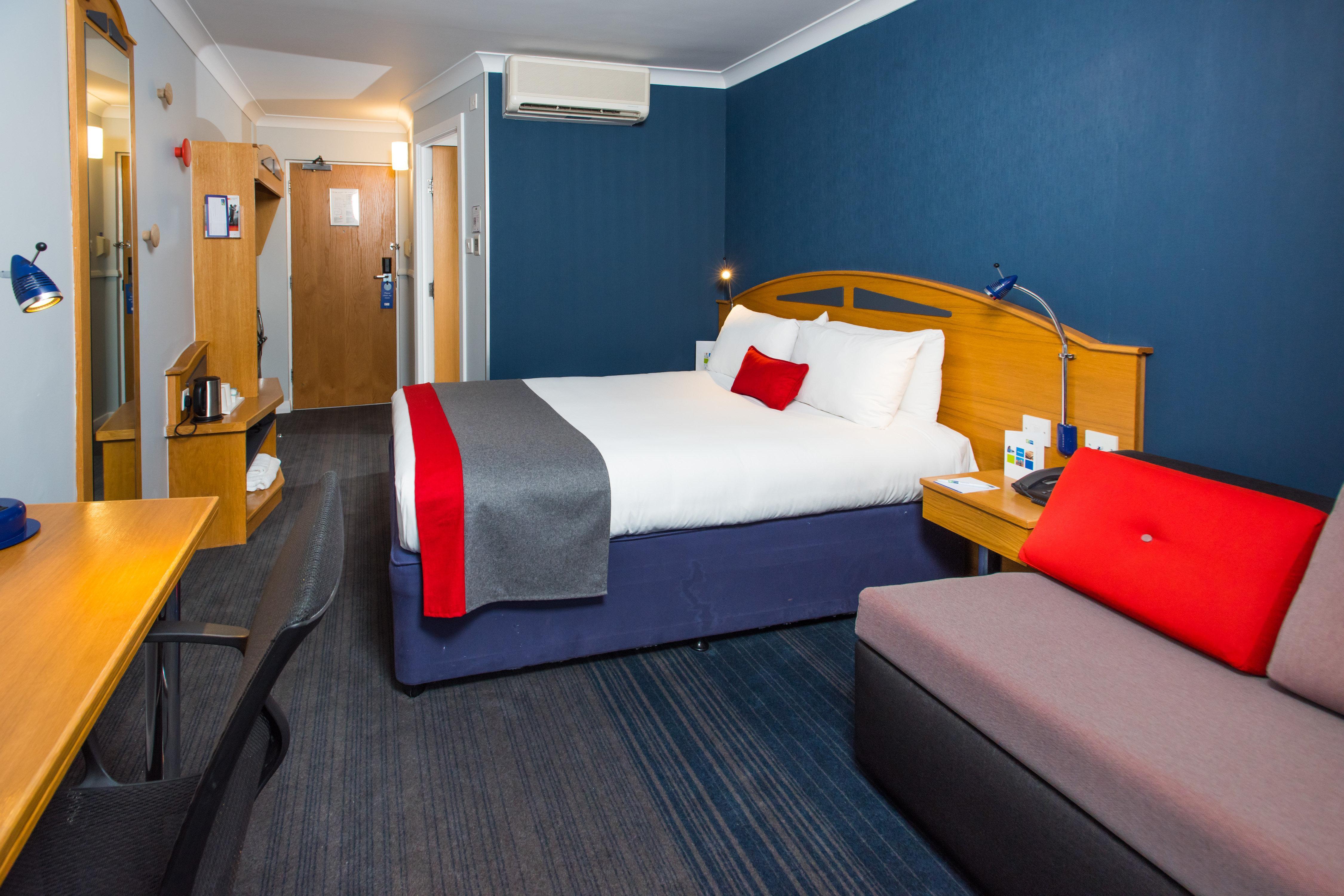 Holiday Inn Express East Midlands Airport By Ihg Castle Donington Buitenkant foto