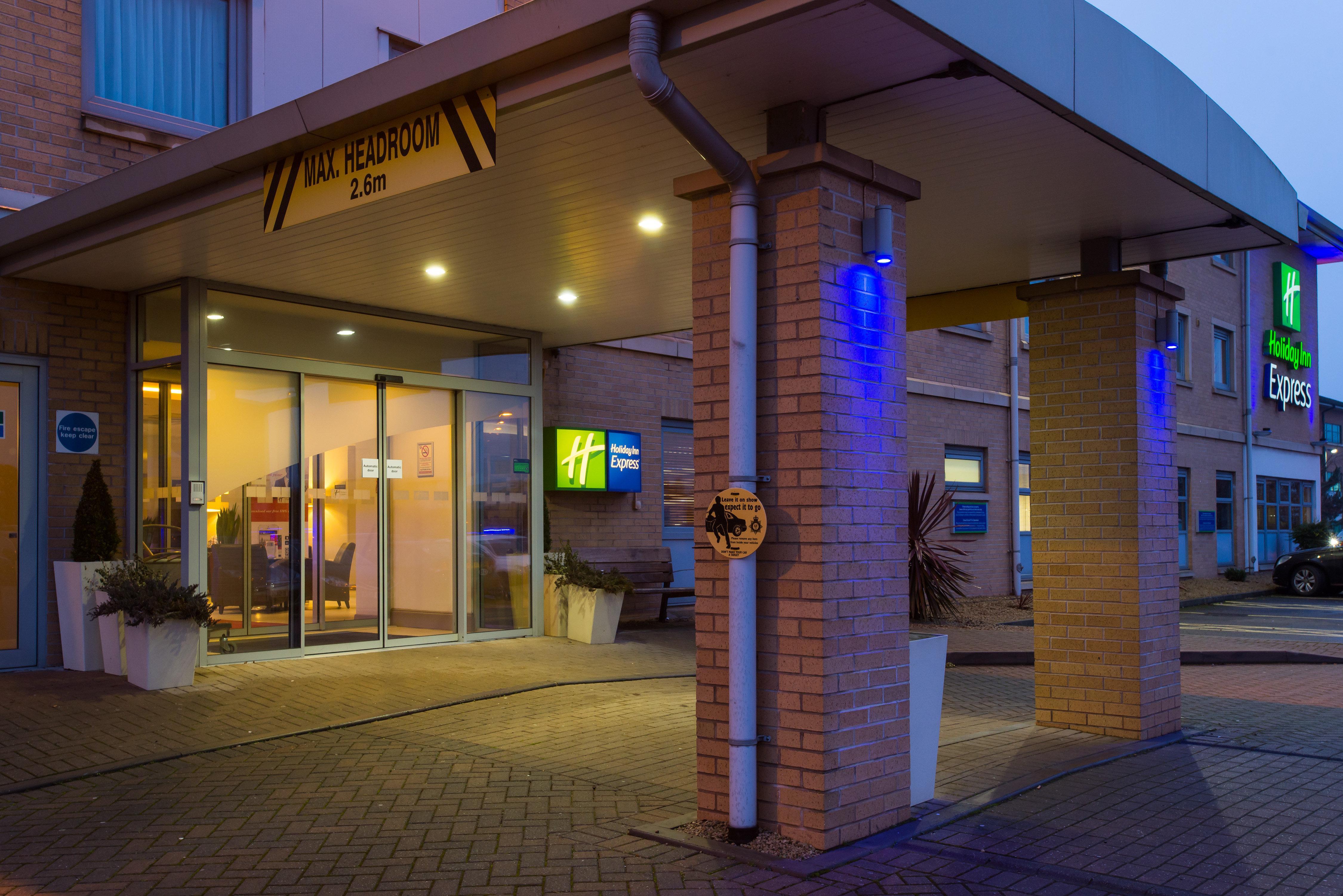 Holiday Inn Express East Midlands Airport By Ihg Castle Donington Buitenkant foto
