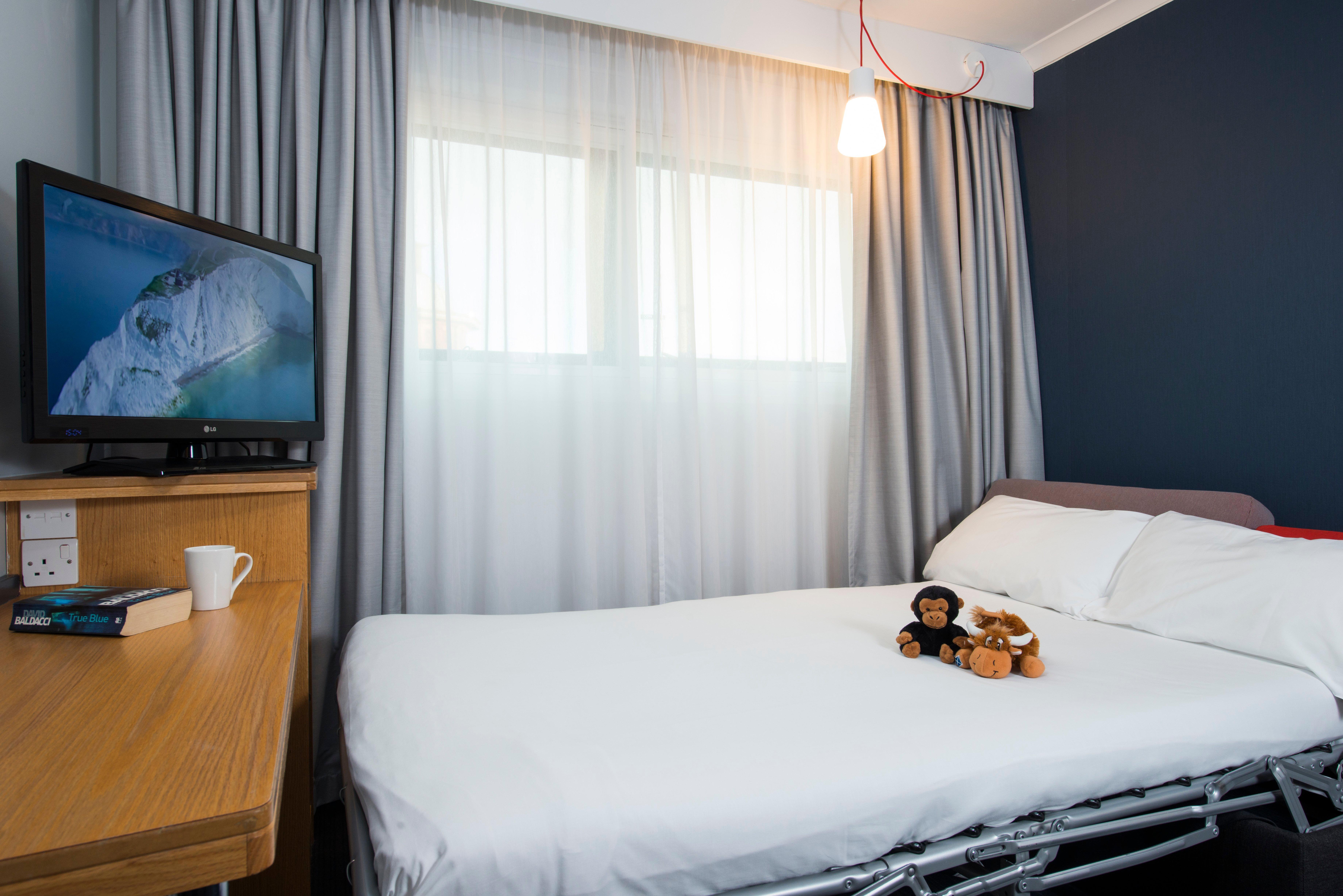 Holiday Inn Express East Midlands Airport By Ihg Castle Donington Buitenkant foto