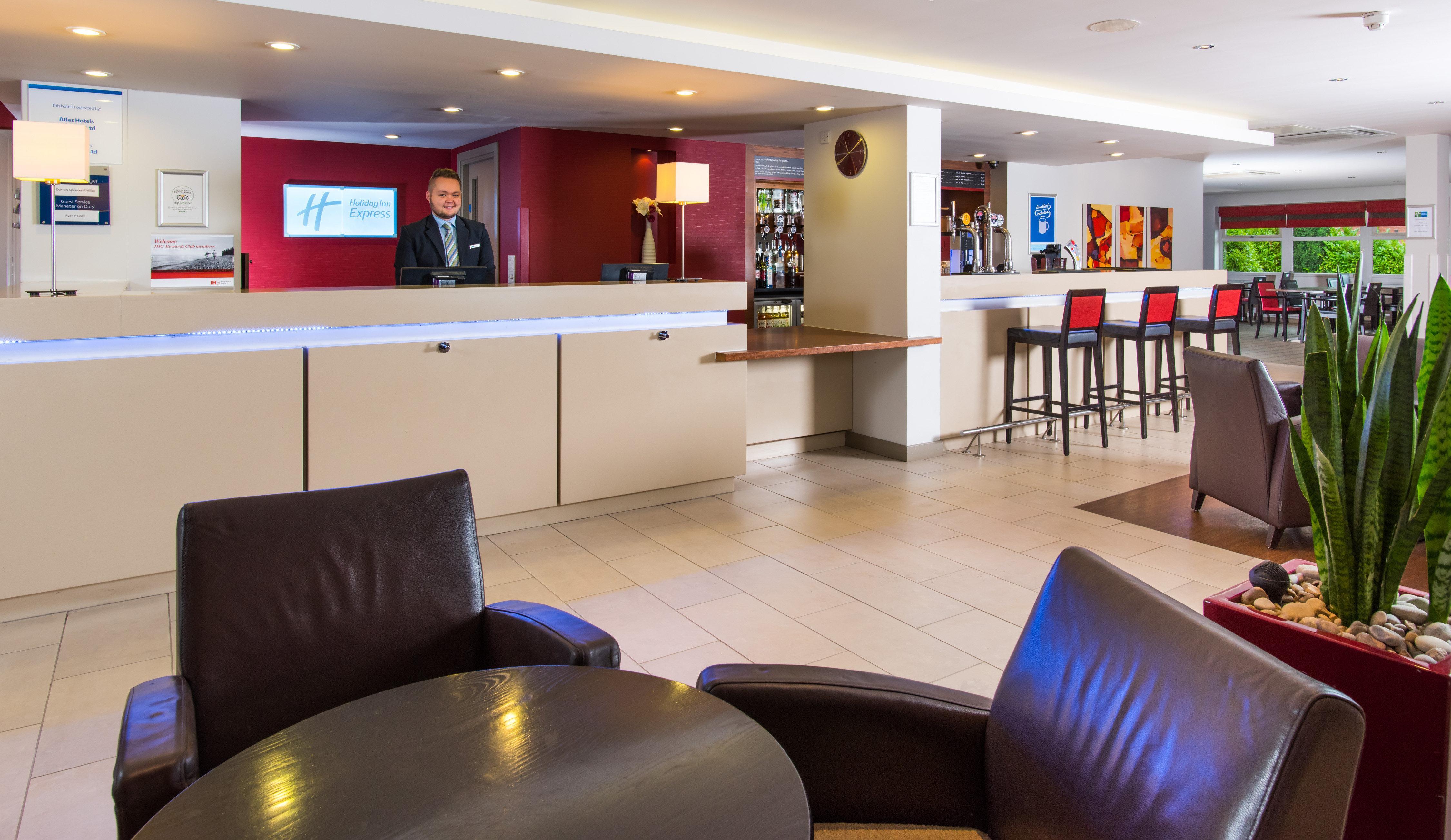 Holiday Inn Express East Midlands Airport By Ihg Castle Donington Buitenkant foto