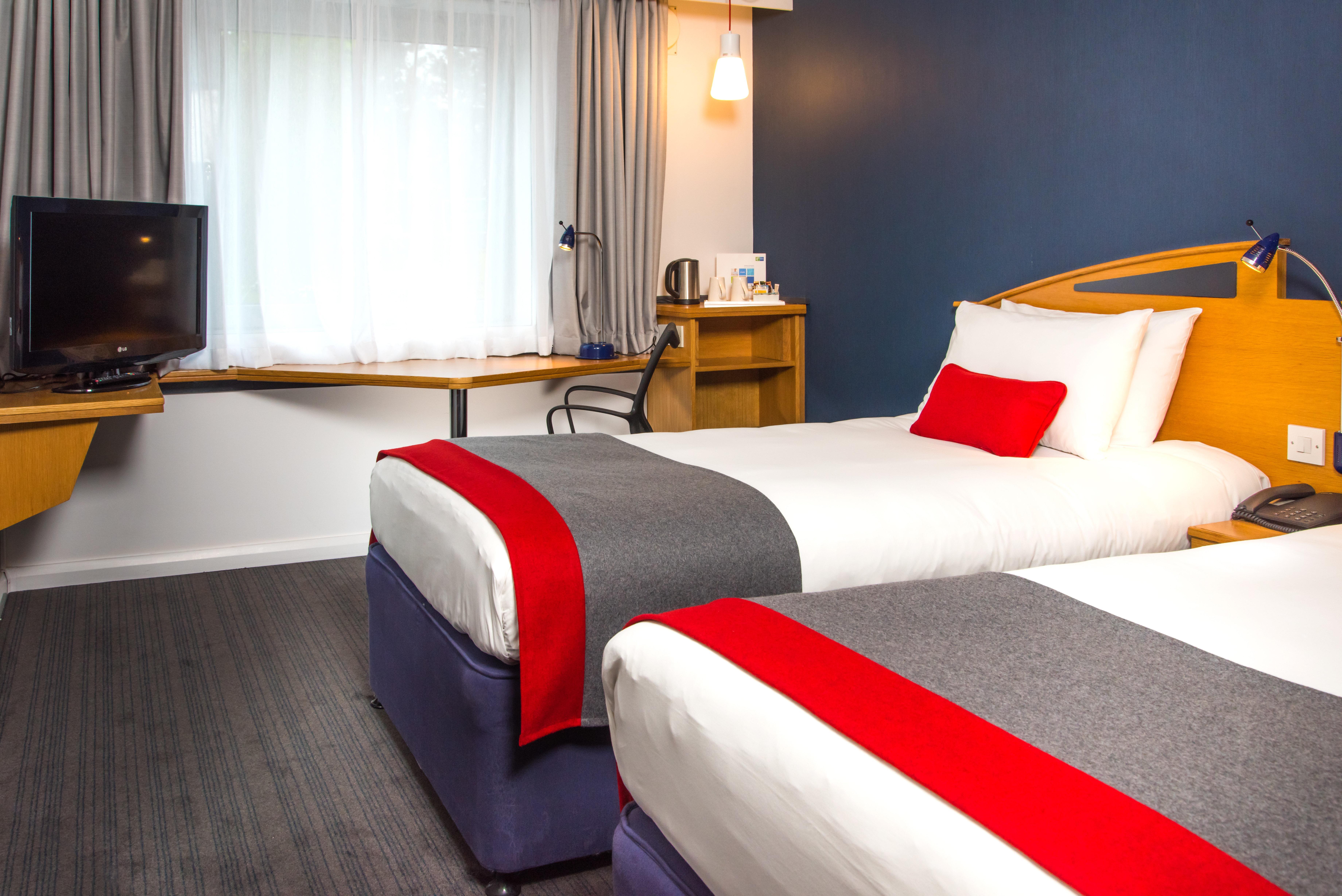 Holiday Inn Express East Midlands Airport By Ihg Castle Donington Buitenkant foto