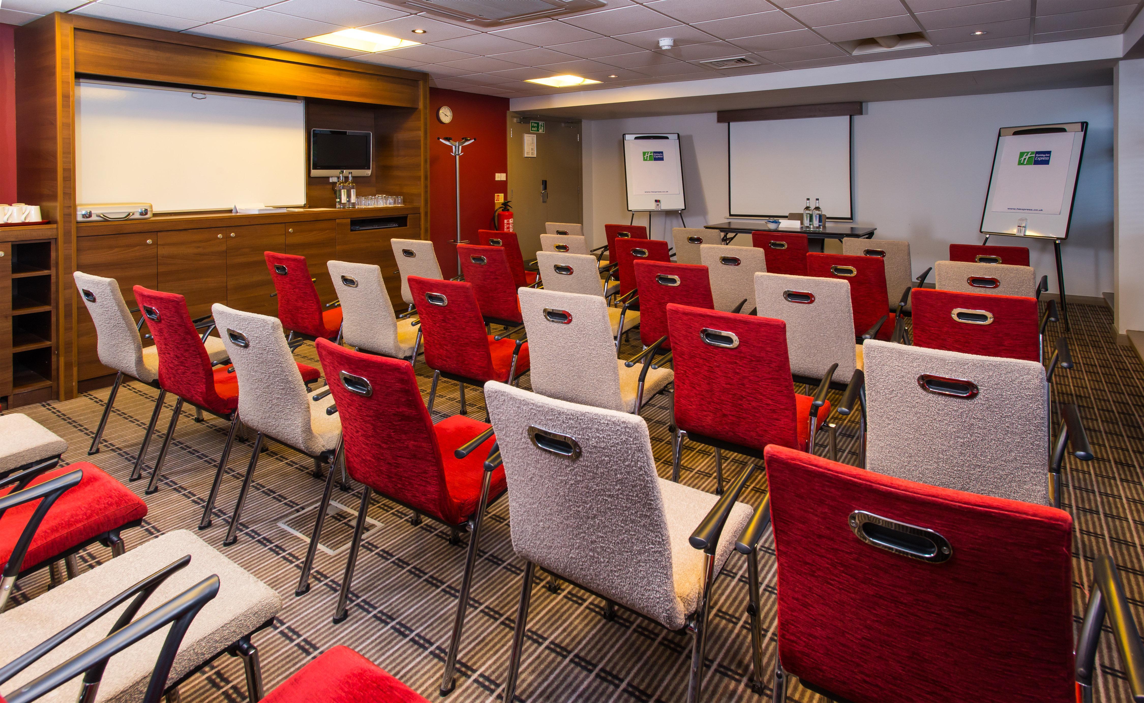Holiday Inn Express East Midlands Airport By Ihg Castle Donington Buitenkant foto