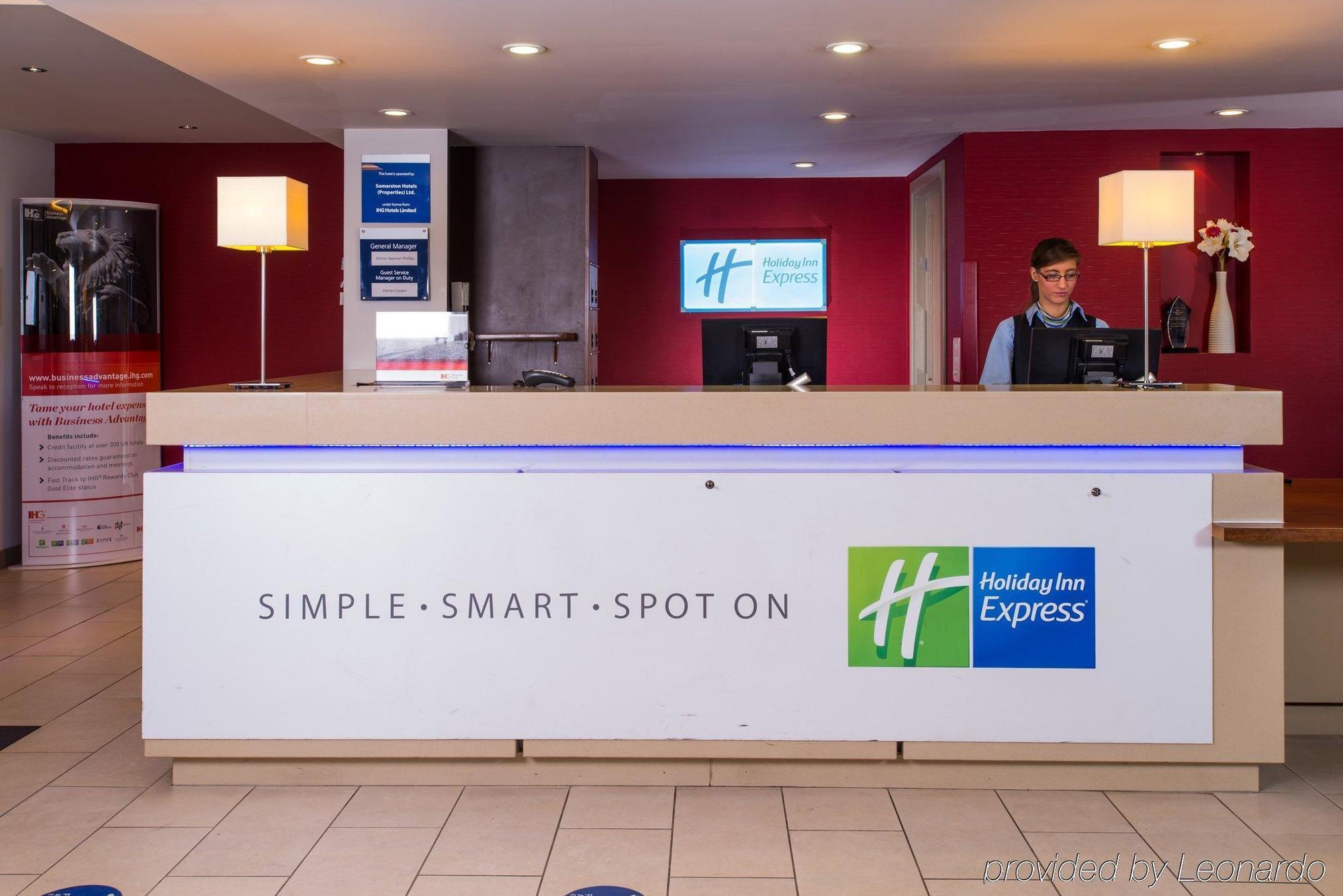 Holiday Inn Express East Midlands Airport By Ihg Castle Donington Buitenkant foto