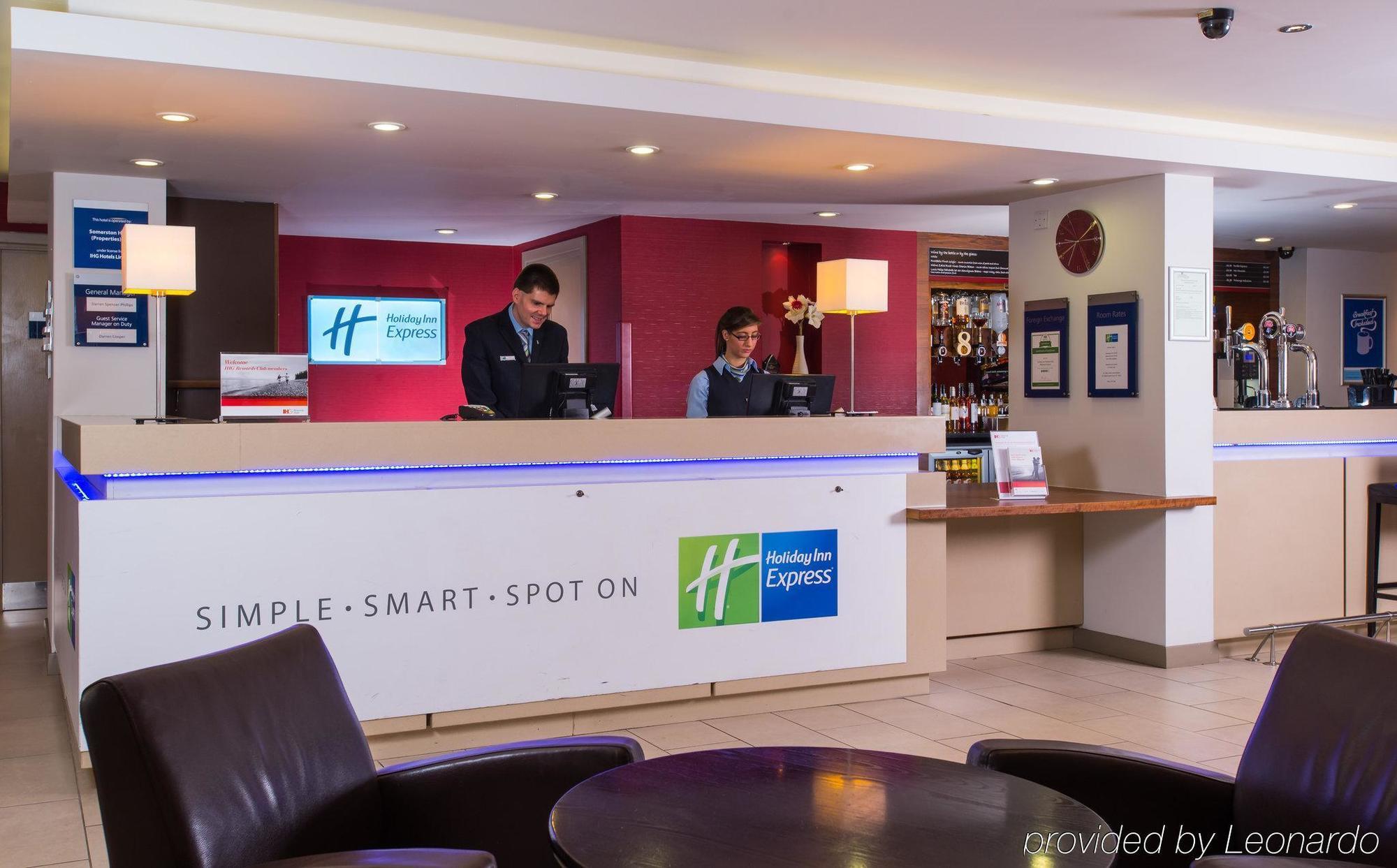 Holiday Inn Express East Midlands Airport By Ihg Castle Donington Buitenkant foto