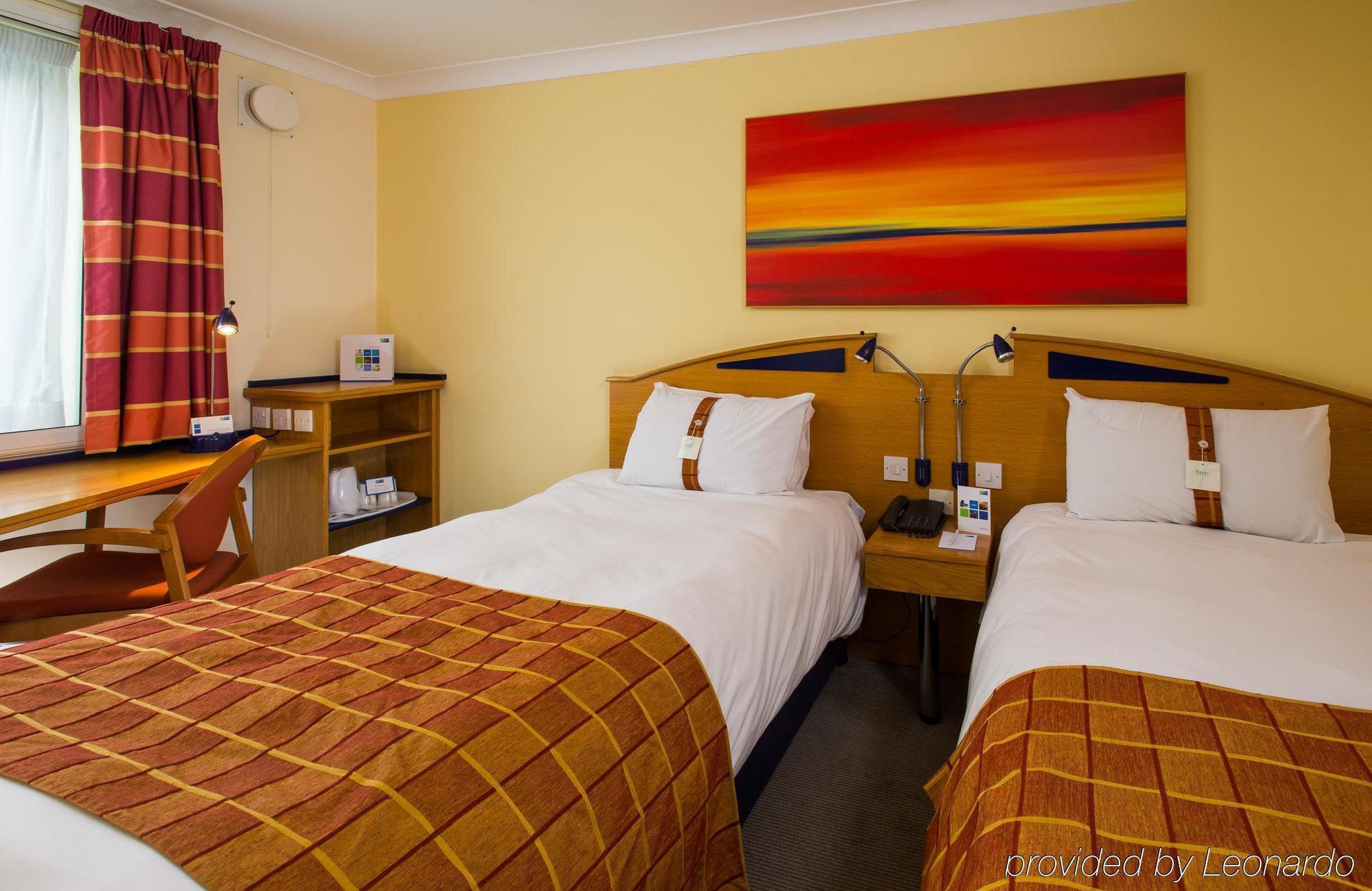 Holiday Inn Express East Midlands Airport By Ihg Castle Donington Buitenkant foto