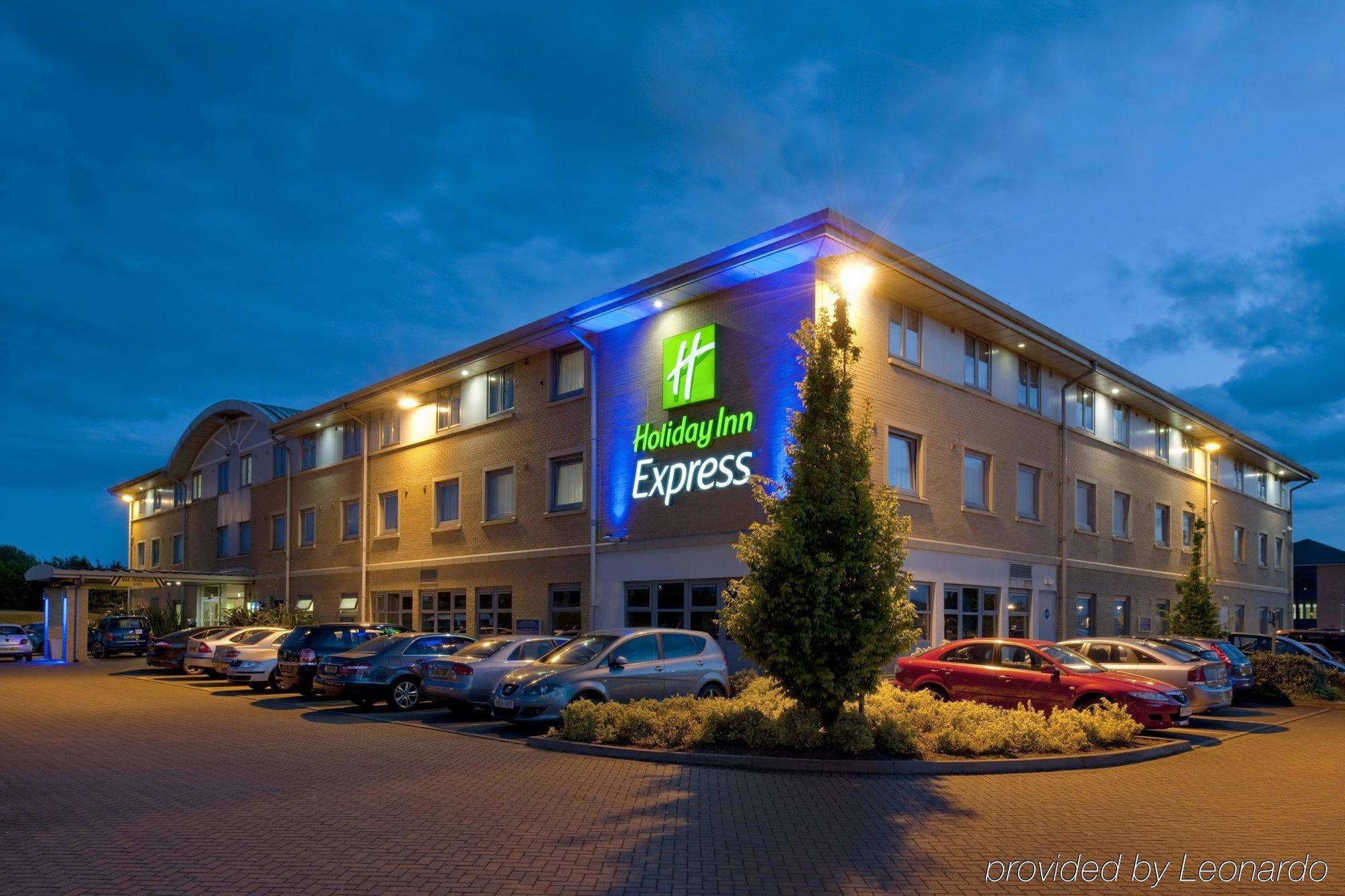 Holiday Inn Express East Midlands Airport By Ihg Castle Donington Buitenkant foto