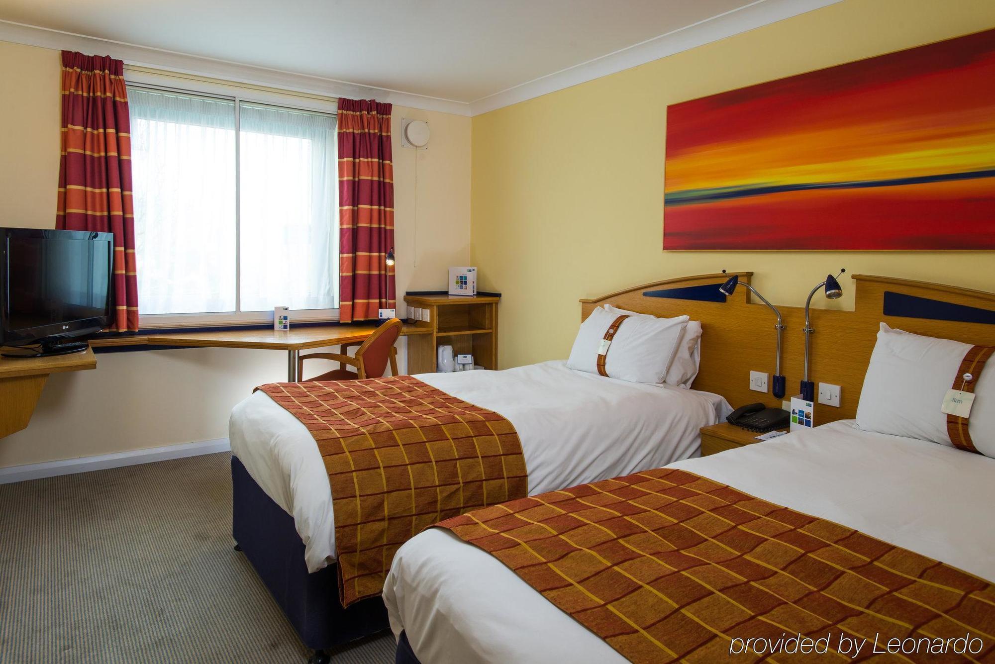 Holiday Inn Express East Midlands Airport By Ihg Castle Donington Buitenkant foto