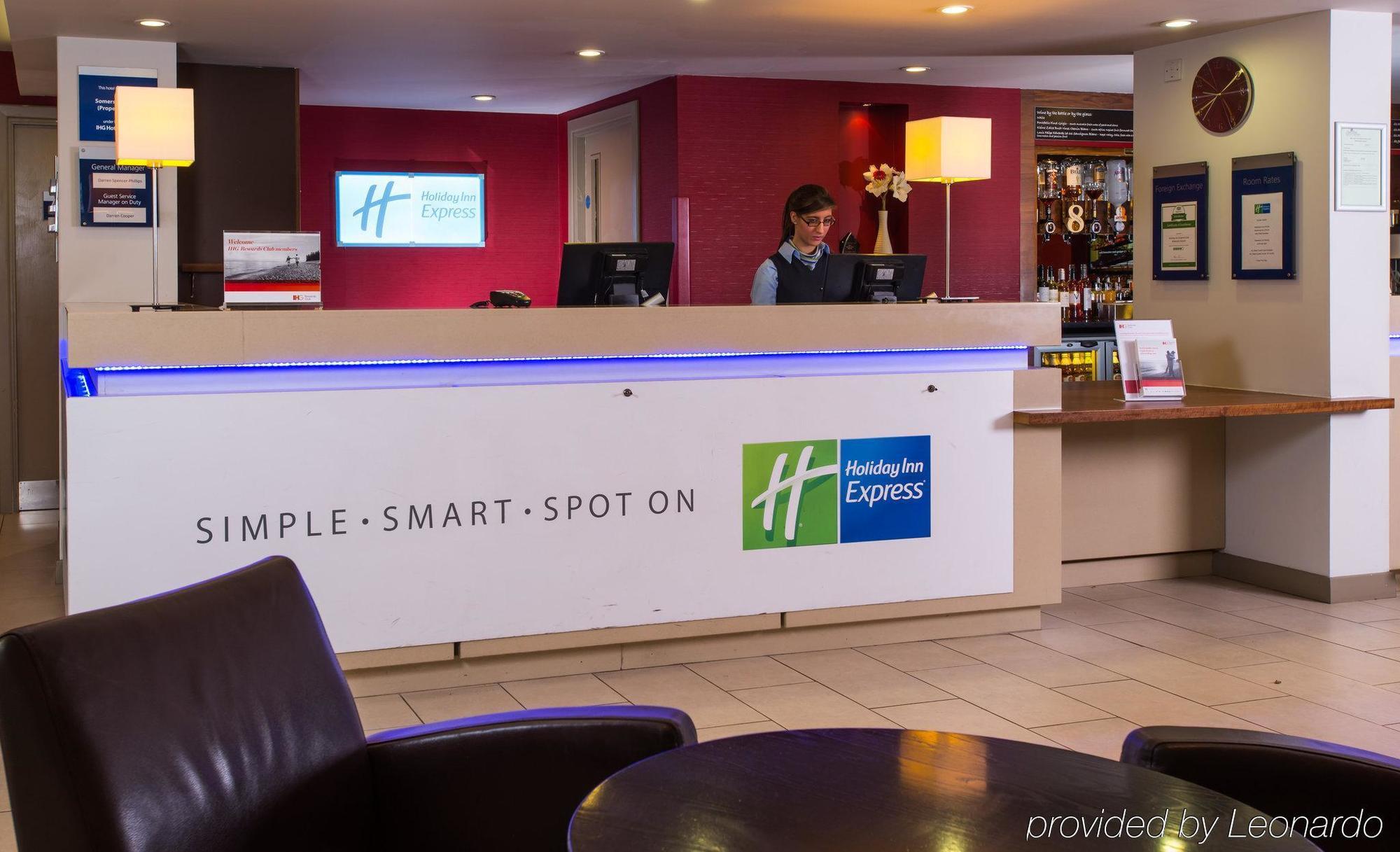 Holiday Inn Express East Midlands Airport By Ihg Castle Donington Buitenkant foto