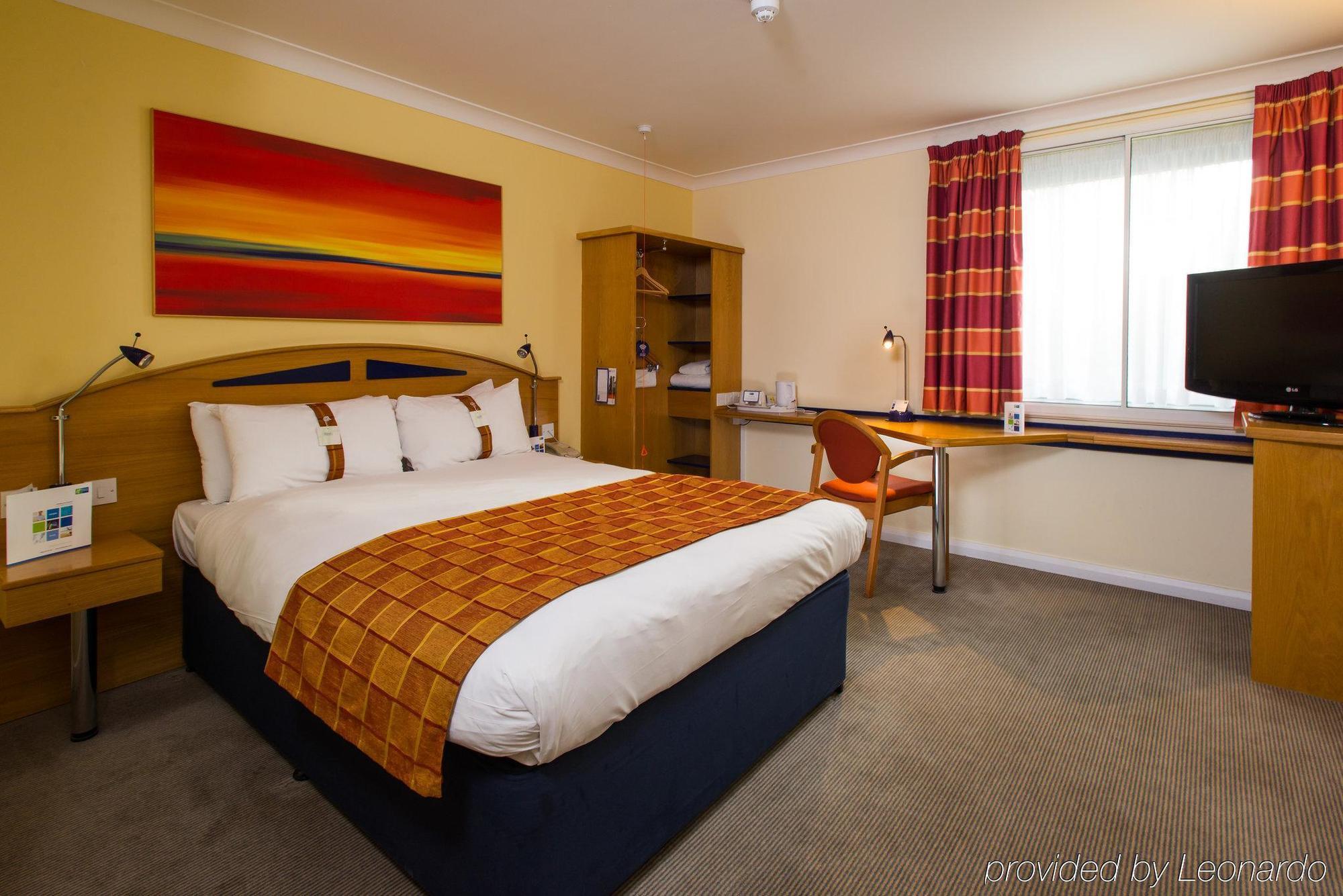 Holiday Inn Express East Midlands Airport By Ihg Castle Donington Buitenkant foto