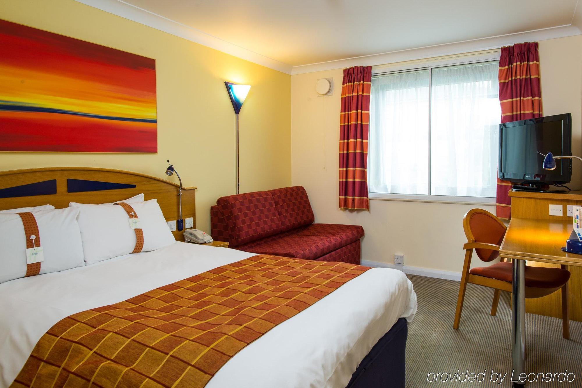 Holiday Inn Express East Midlands Airport By Ihg Castle Donington Buitenkant foto