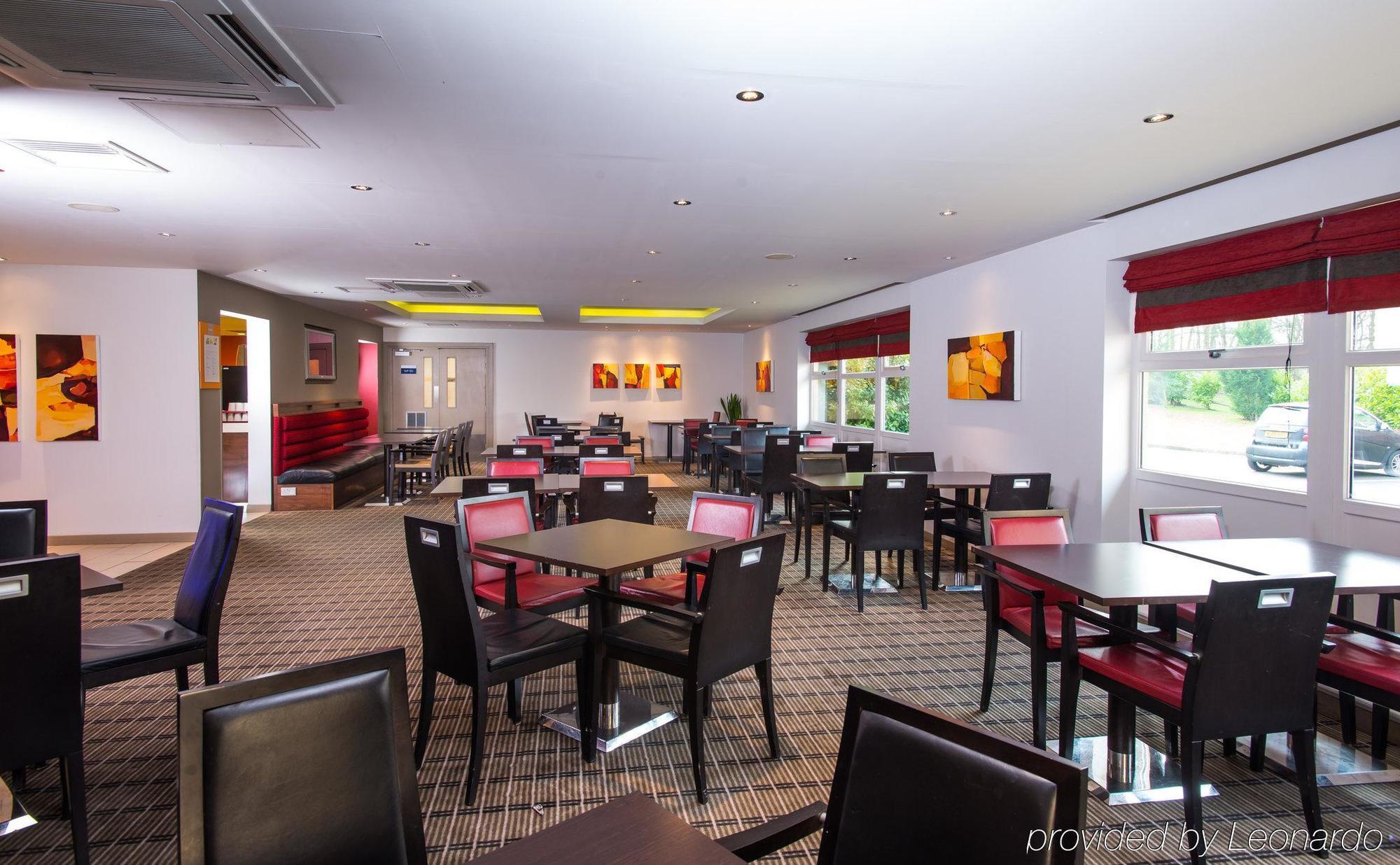 Holiday Inn Express East Midlands Airport By Ihg Castle Donington Buitenkant foto