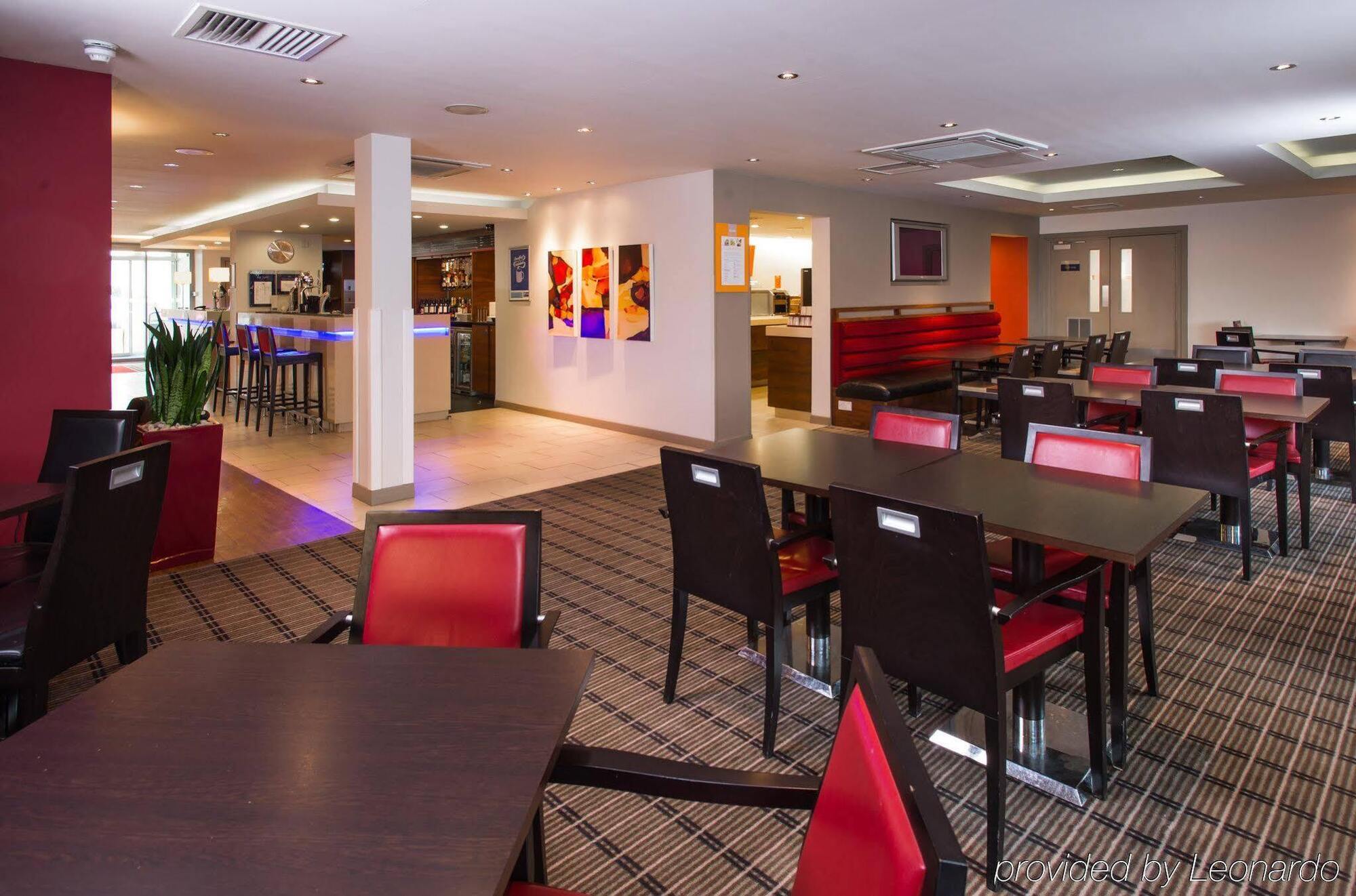 Holiday Inn Express East Midlands Airport By Ihg Castle Donington Buitenkant foto