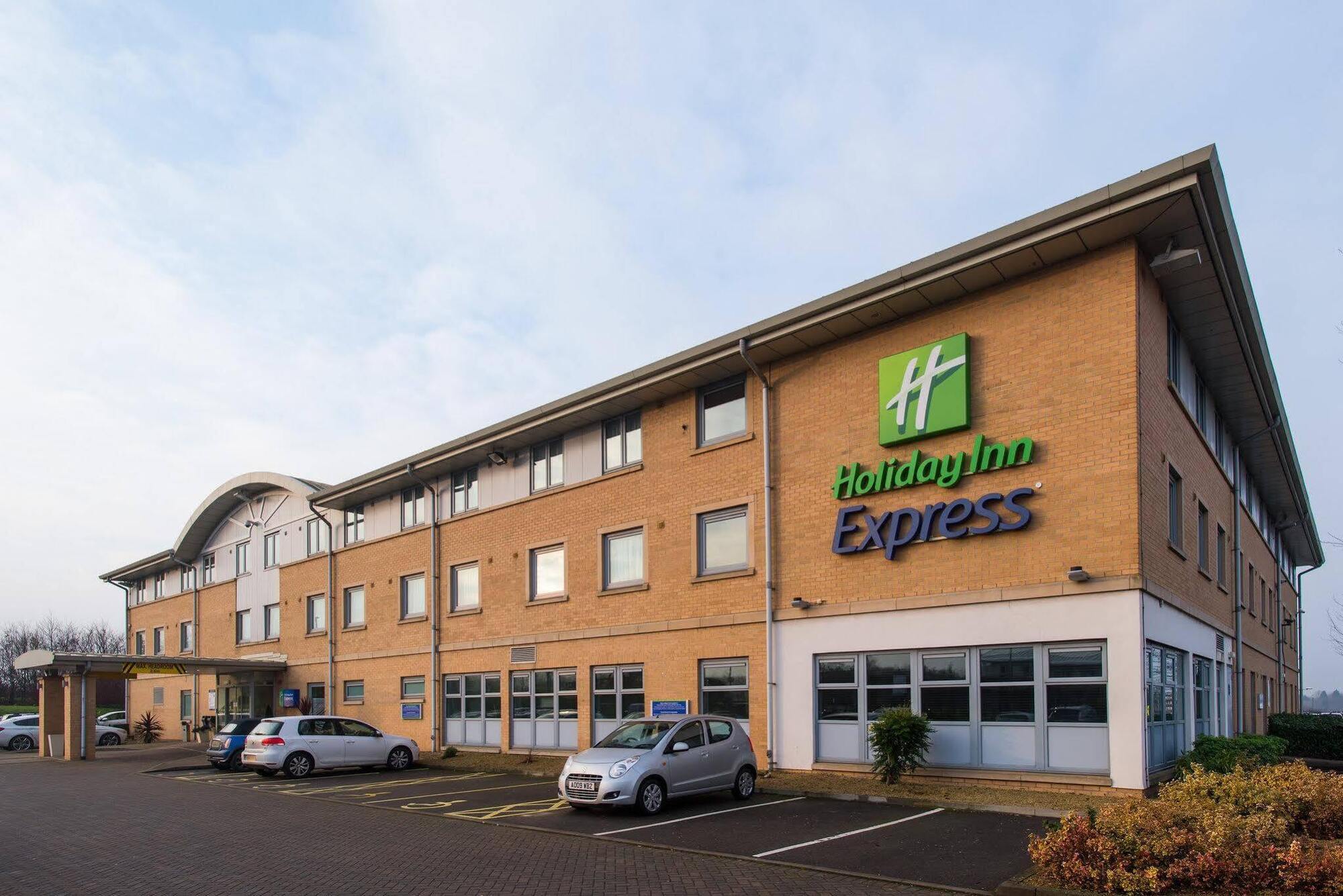 Holiday Inn Express East Midlands Airport By Ihg Castle Donington Buitenkant foto